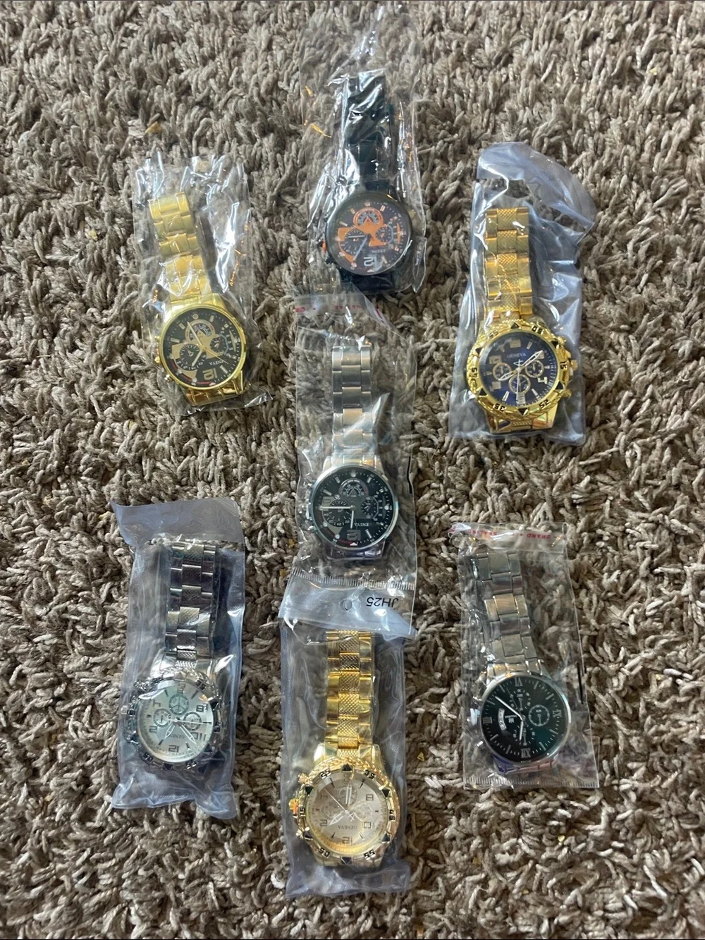 Mixed Lot of Men's Analog Wrist Watches - Gold & Silver Tones
